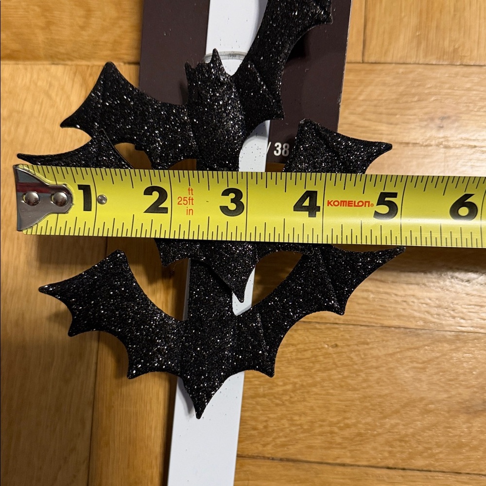 NWT 15” White Over-the-Door Hook with 3 Black Glitter Bats 🦇 - Picture 7 of 7